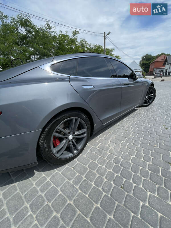 Лифтбек Tesla Model S 2014 в Львове