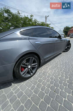 Лифтбек Tesla Model S 2014 в 