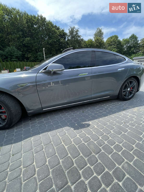 Лифтбек Tesla Model S 2014 в Львове