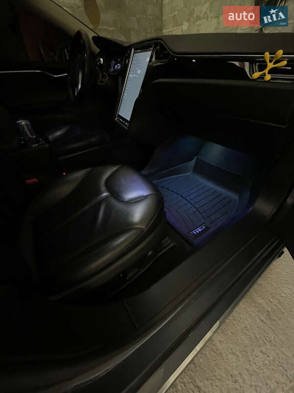 Лифтбек Tesla Model S 2014 в Львове