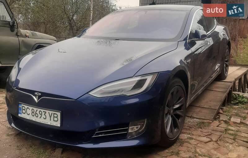 Tesla Model S 2020