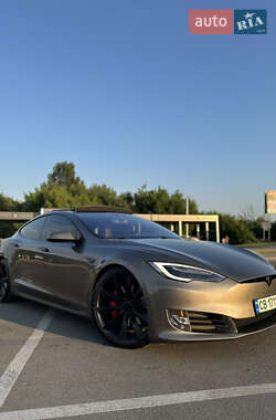 Лифтбек Tesla Model S 2016 в Киеве