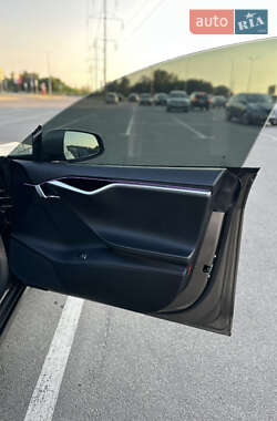 Лифтбек Tesla Model S 2016 в 