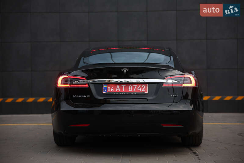 Ліфтбек Tesla Model S 2017 в Житомирі