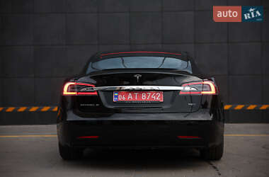 Лифтбек Tesla Model S 2017 в 