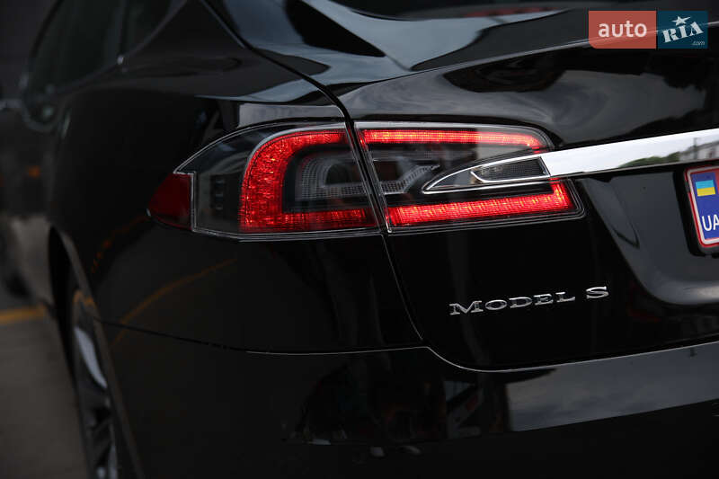 Ліфтбек Tesla Model S 2017 в Житомирі
