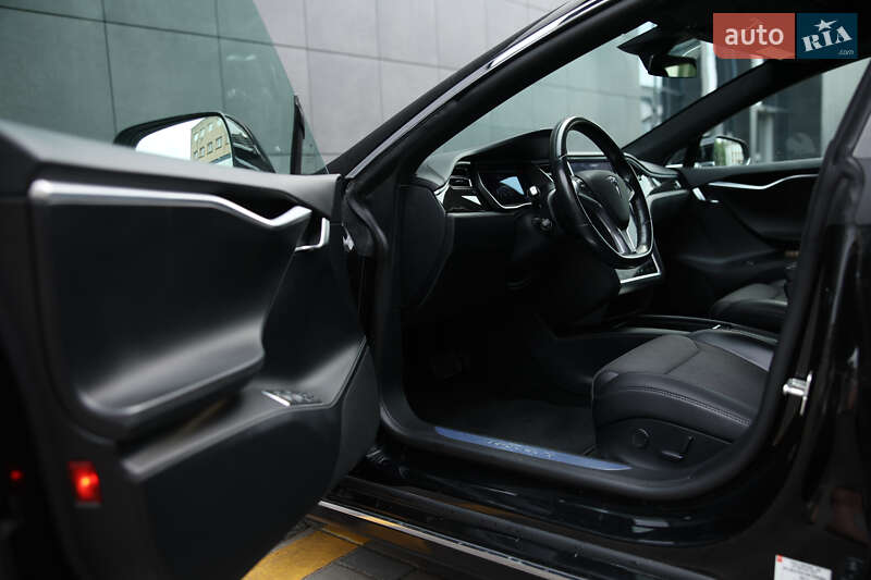 Ліфтбек Tesla Model S 2017 в Житомирі