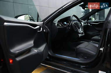 Лифтбек Tesla Model S 2017 в 