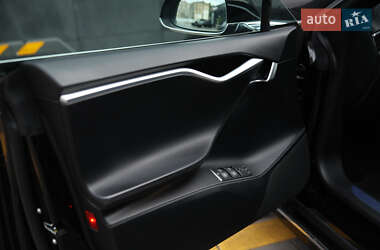 Лифтбек Tesla Model S 2017 в 
