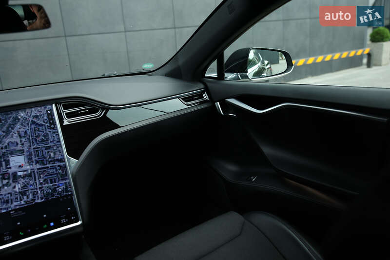 Ліфтбек Tesla Model S 2017 в Житомирі