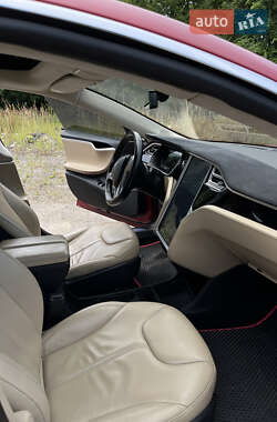 Лифтбек Tesla Model S 2015 в 