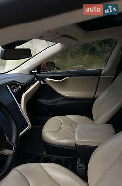 Лифтбек Tesla Model S 2015 в 