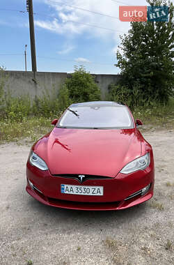 Лифтбек Tesla Model S 2015 в 