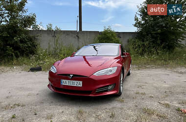 Лифтбек Tesla Model S 2015 в 