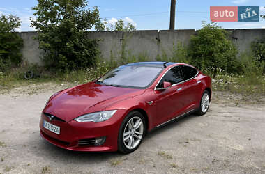 Лифтбек Tesla Model S 2015 в 
