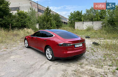 Лифтбек Tesla Model S 2015 в 