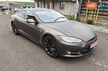 Лифтбек Tesla Model S 2014 в 