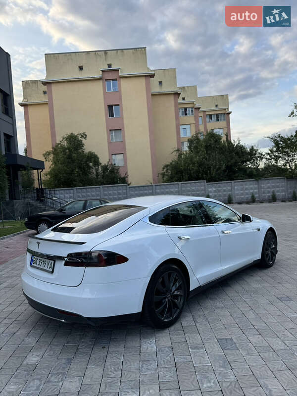 Лифтбек Tesla Model S 2015 в Ровно фото 7 Лифтбек Tesla Model S 2015 в Ровно