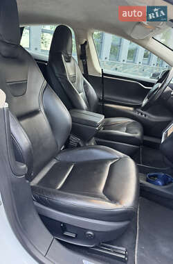 Лифтбек Tesla Model S 2015 в 