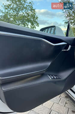 Лифтбек Tesla Model S 2015 в 