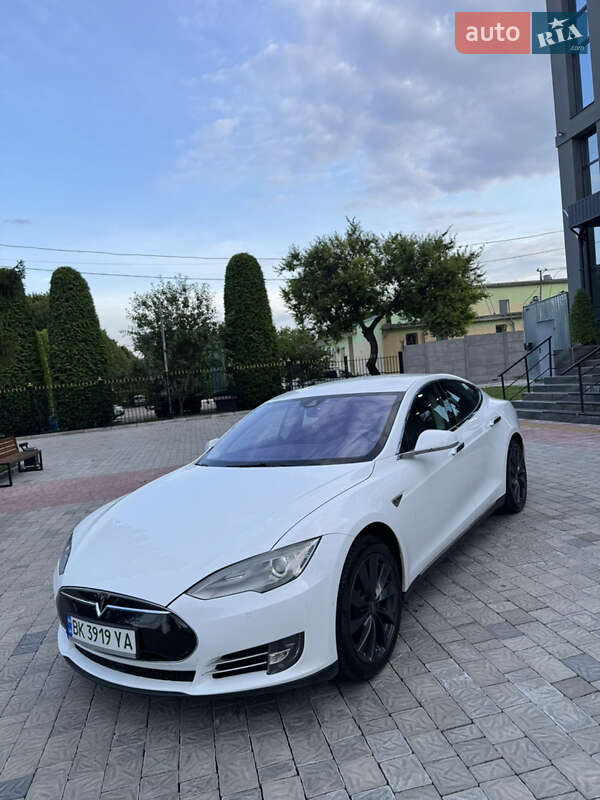 Лифтбек Tesla Model S 2015 в Ровно фото 25 Лифтбек Tesla Model S 2015 в Ровно