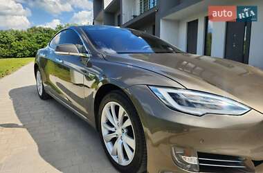 Лифтбек Tesla Model S 2016 в Виннице