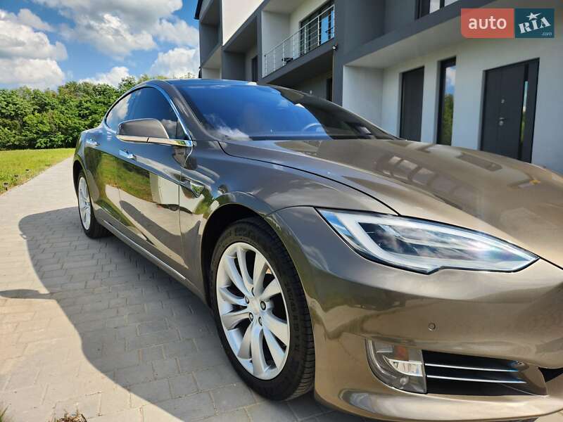 Лифтбек Tesla Model S 2016 в 