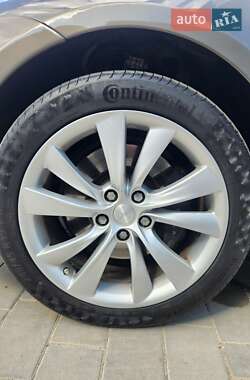 Лифтбек Tesla Model S 2016 в 