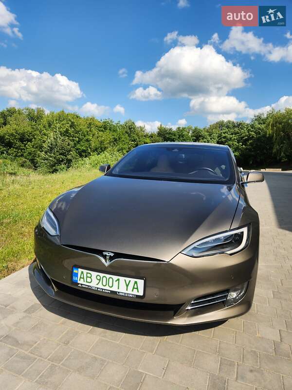 Лифтбек Tesla Model S 2016 в Виннице