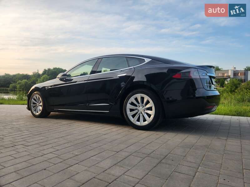 Tesla Model S 2016