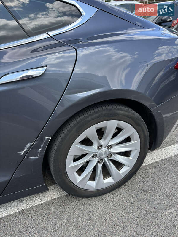 Ліфтбек Tesla Model S 2017 в Львові
