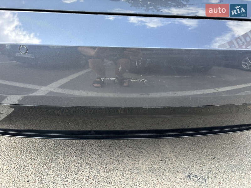 Ліфтбек Tesla Model S 2017 в Львові