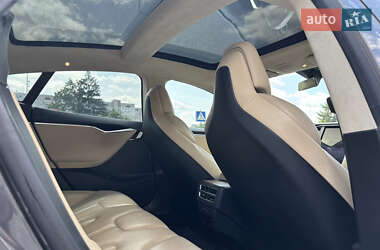 Лифтбек Tesla Model S 2017 в Львове