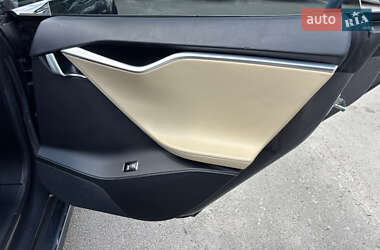 Лифтбек Tesla Model S 2017 в Львове