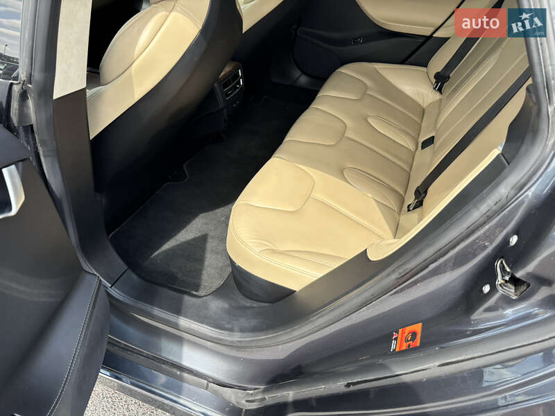 Ліфтбек Tesla Model S 2017 в Львові
