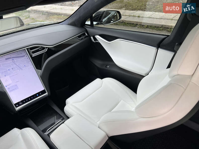 Ліфтбек Tesla Model S 2017 в Харкові