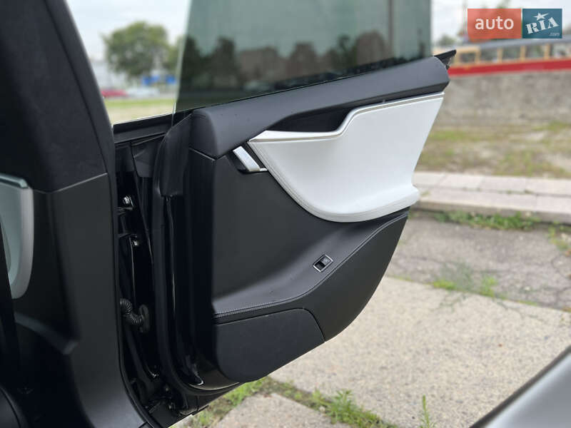 Ліфтбек Tesla Model S 2017 в Харкові