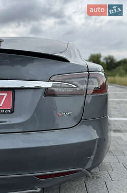 Лифтбек Tesla Model S 2013 в 