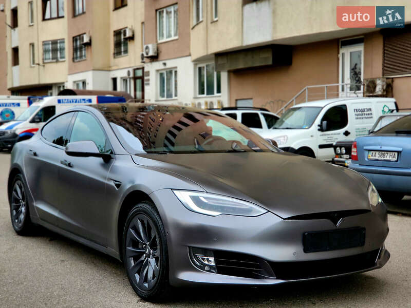 Ліфтбек Tesla Model S 2017 в Києві