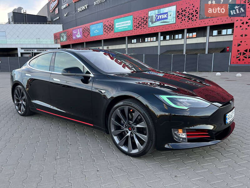 Лифтбек Tesla Model S 2020 в Киеве
