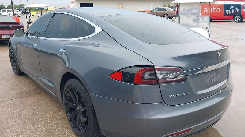 Ліфтбек Tesla Model S 2014 в Львові