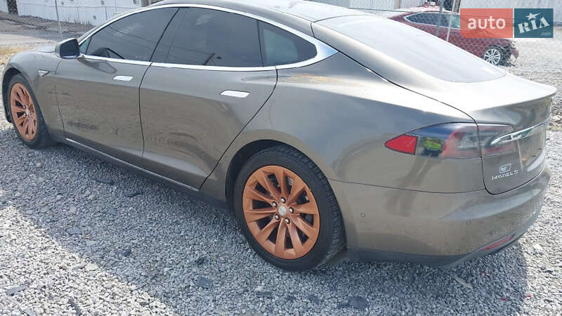 Ліфтбек Tesla Model S 2016 в Львові