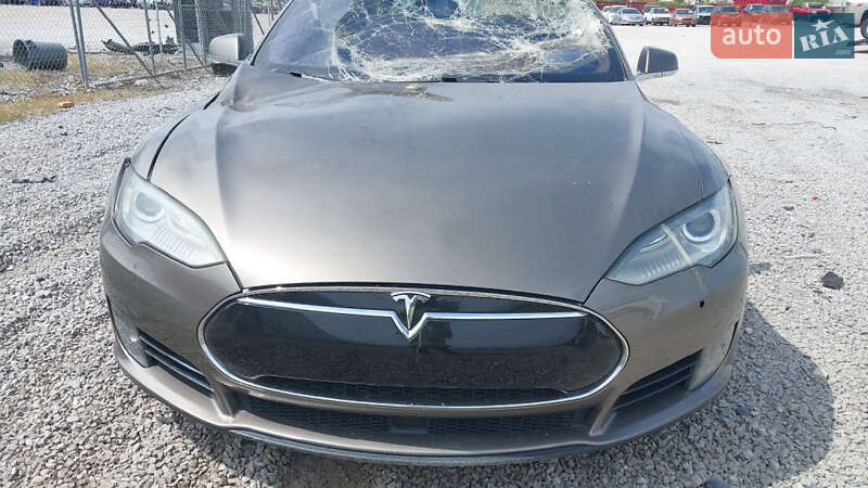 Ліфтбек Tesla Model S 2016 в Львові