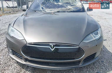 Лифтбек Tesla Model S 2016 в 
