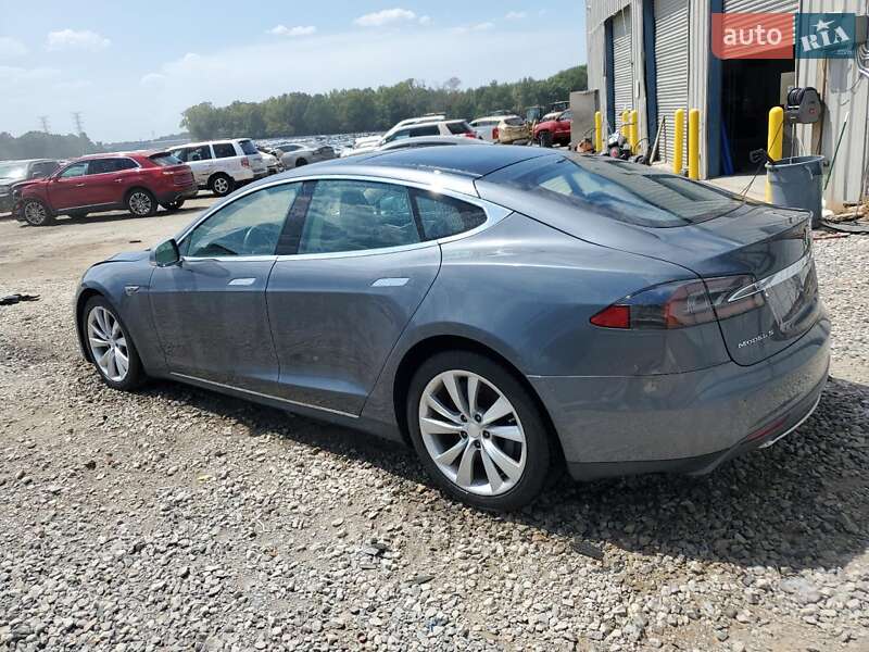 Ліфтбек Tesla Model S 2014 в Львові