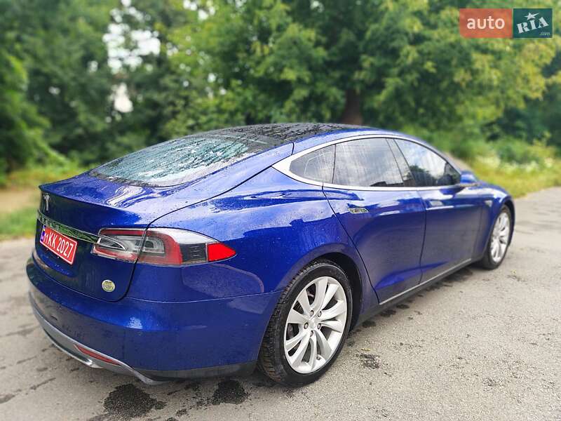 Лифтбек Tesla Model S 2016 в Киеве