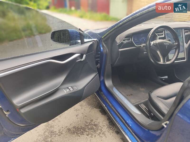 Лифтбек Tesla Model S 2016 в Киеве