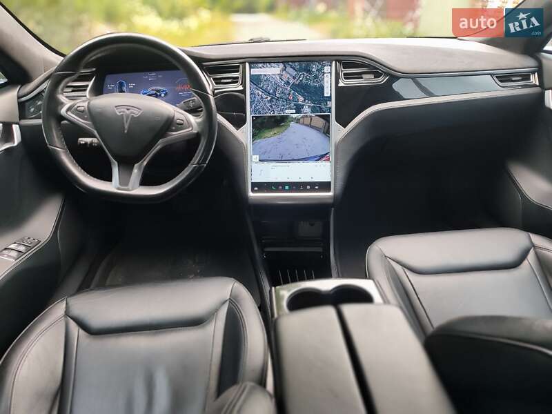 Лифтбек Tesla Model S 2016 в Киеве