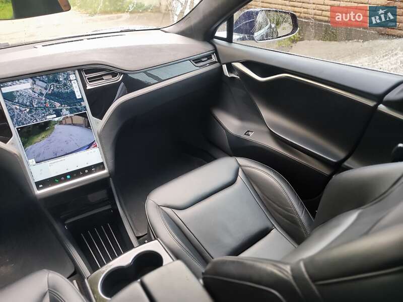 Лифтбек Tesla Model S 2016 в Киеве