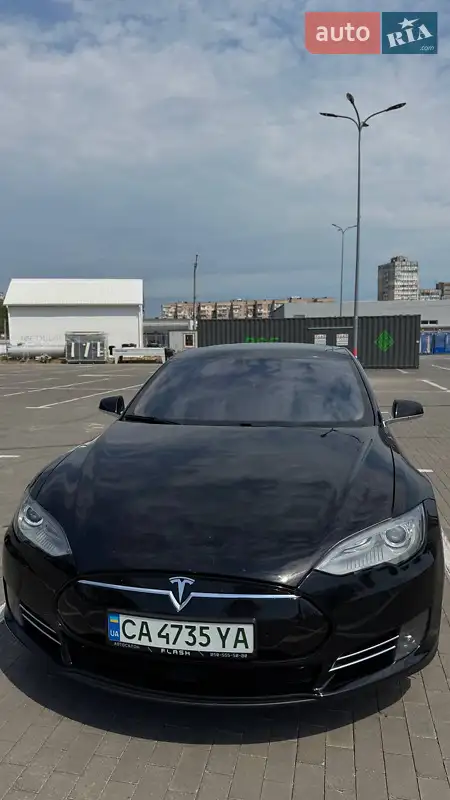 Tesla Model S 2015